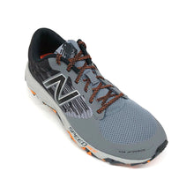 Load image into Gallery viewer, Men&#39;s 690v2 Running Shoes
